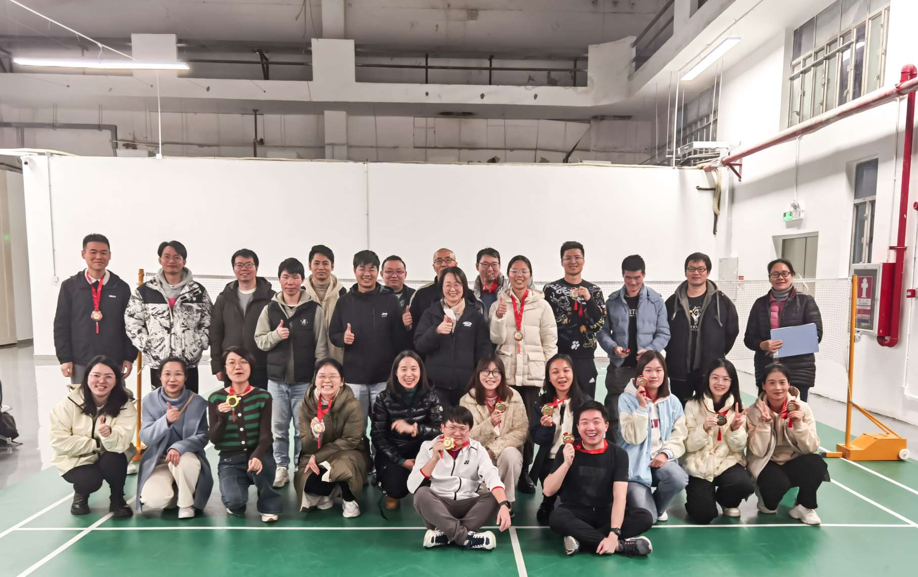 658ccafca309b 谁“羽」伫锋——中检bifa必发第二届羽毛球角逐成功进行