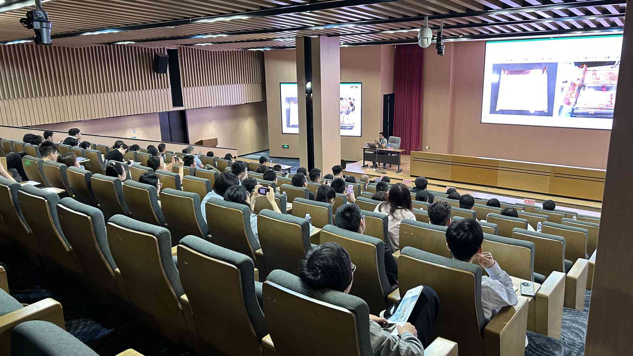 68468f0a99eae 沉要合作丨乐山有源医疗器械产品研发技术赋能专题钻研会成功进行